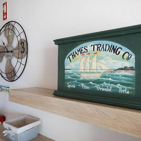 Max Crib - Seafront 2 Bedroom With Ac And Private Parking In *