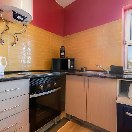 Max Crib - Seafront 2 Bedroom With Ac And Private Parking In