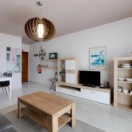 Apartment Max Crib - Seafront 2 Bedroom With Ac And Private Parking In *